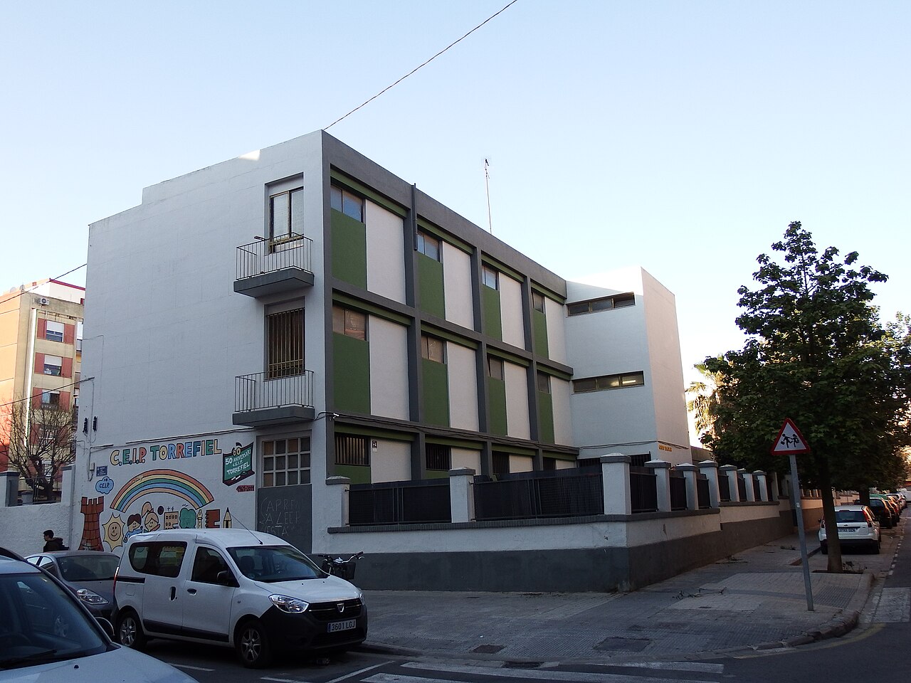 Façade du CEIP Torrefiel à Valencia